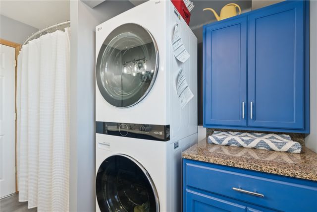 6608 Pheasant Hollow Road SW, Cedar Rapids, IA 52404