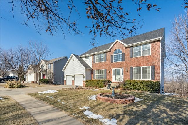 6608 Pheasant Hollow Road SW, Cedar Rapids, IA 52404