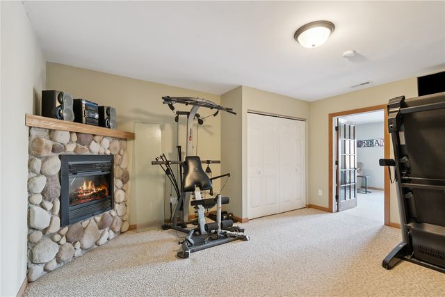 6608 Pheasant Hollow Road SW, Cedar Rapids, IA 52404