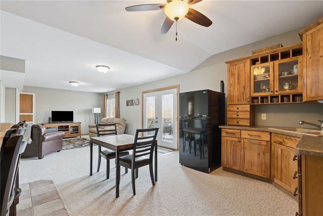 6608 Pheasant Hollow Road SW, Cedar Rapids, IA 52404