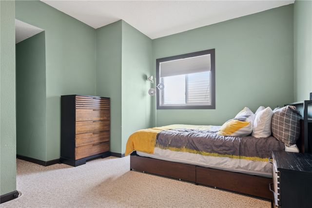 6608 Pheasant Hollow Road SW, Cedar Rapids, IA 52404