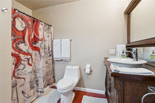 6608 Pheasant Hollow Road SW, Cedar Rapids, IA 52404