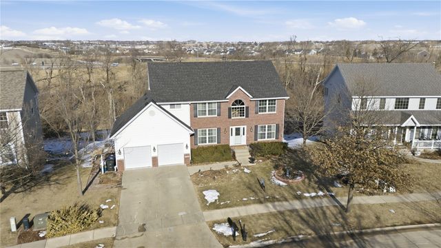 6608 Pheasant Hollow Road SW, Cedar Rapids, IA 52404