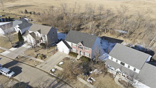 6608 Pheasant Hollow Road SW, Cedar Rapids, IA 52404