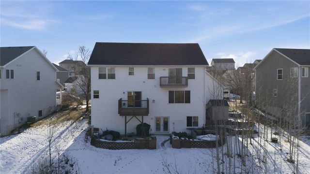 6608 Pheasant Hollow Road SW, Cedar Rapids, IA 52404