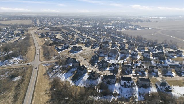 6608 Pheasant Hollow Road SW, Cedar Rapids, IA 52404