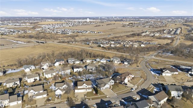 6608 Pheasant Hollow Road SW, Cedar Rapids, IA 52404