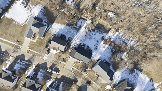 6608 Pheasant Hollow Road SW, Cedar Rapids, IA 52404