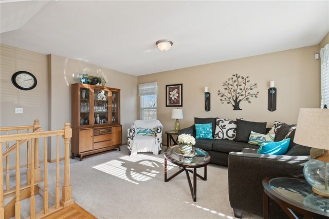 6608 Pheasant Hollow Road SW, Cedar Rapids, IA 52404