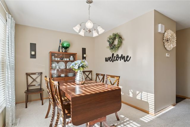 6608 Pheasant Hollow Road SW, Cedar Rapids, IA 52404