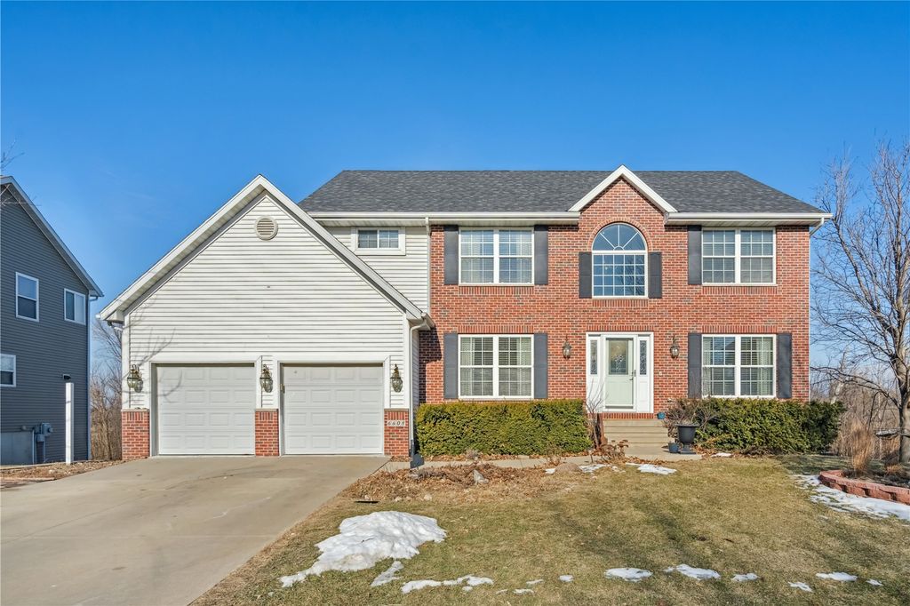 6608 Pheasant Hollow Road SW, Cedar Rapids, IA 52404