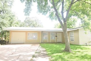 210 19th Avenue N, Texas City, TX 77590