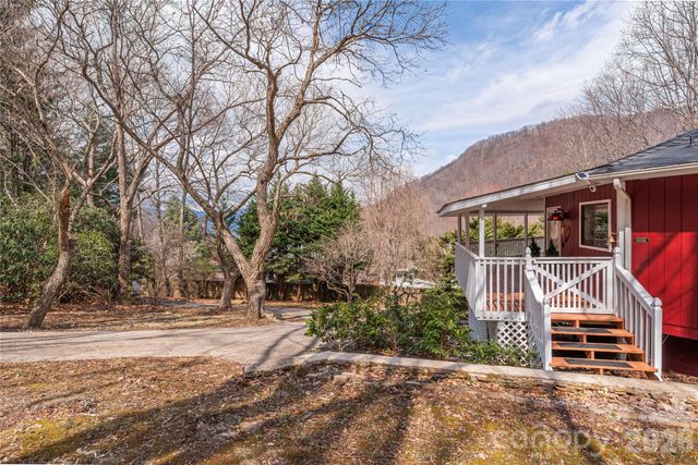 500 Apple Tree Court, Waynesville, NC 28786
