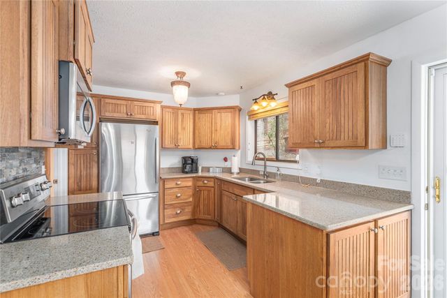 500 Apple Tree Court, Waynesville, NC 28786