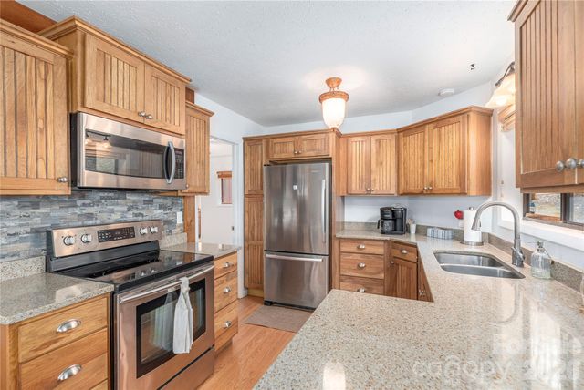 500 Apple Tree Court, Waynesville, NC 28786