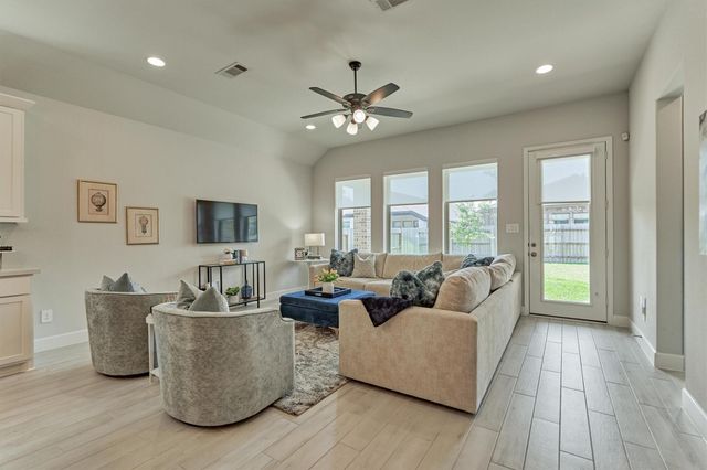 636 Sand Branch Drive, Conroe, TX 77304