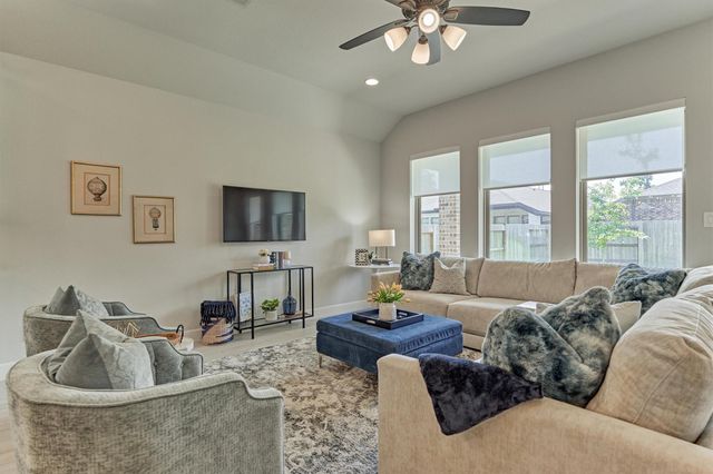 636 Sand Branch Drive, Conroe, TX 77304