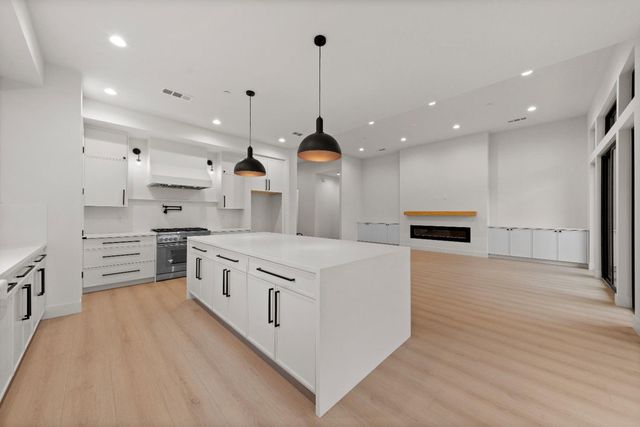 8915 Livoti Ct, Roseville, CA 95661