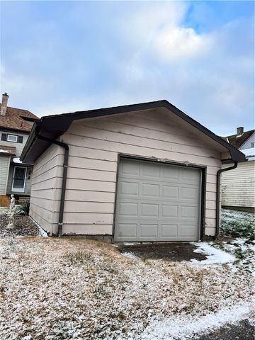 1302 Huron Ave, New Castle, PA 16101