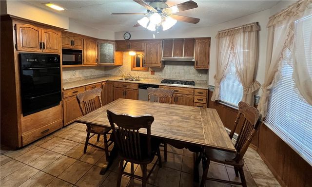 1302 Huron Ave, New Castle, PA 16101