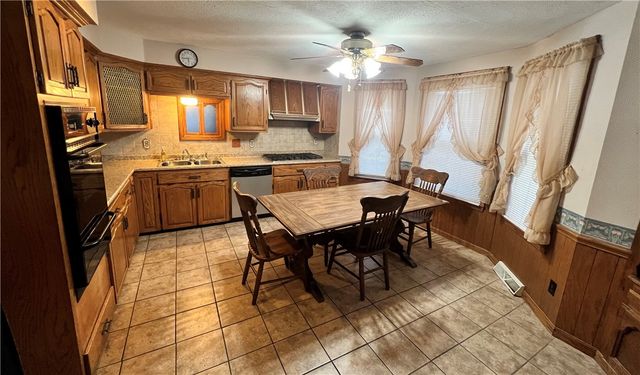 1302 Huron Ave, New Castle, PA 16101