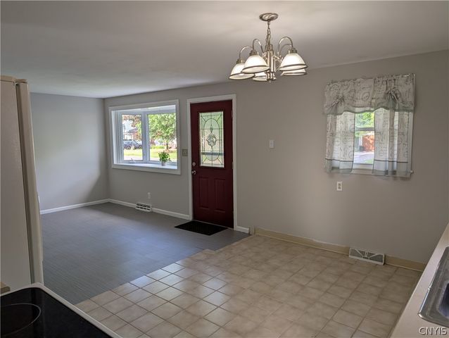 112 Pinewood Drive, Clay, NY 13090