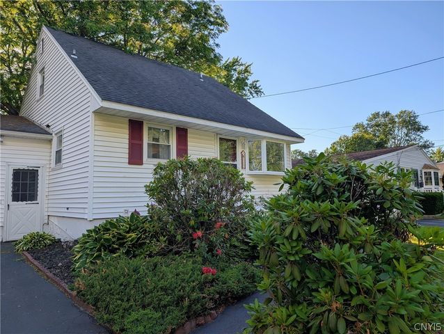 112 Pinewood Drive, Clay, NY 13090