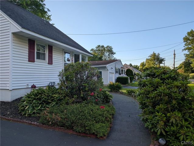 112 Pinewood Drive, Clay, NY 13090