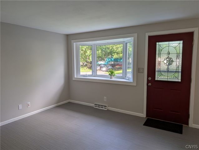 112 Pinewood Drive, Clay, NY 13090