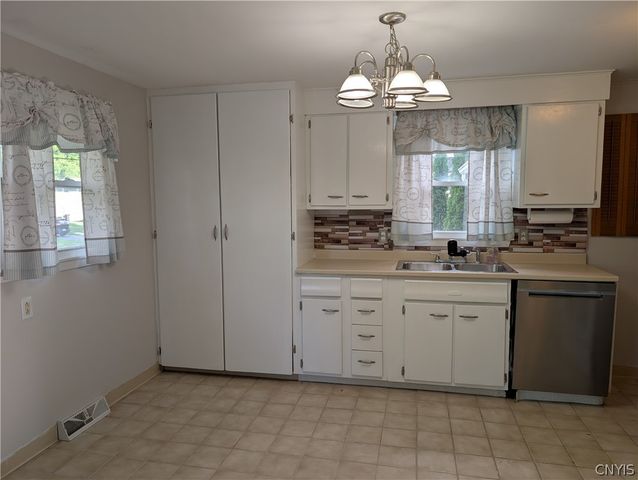 112 Pinewood Drive, Clay, NY 13090