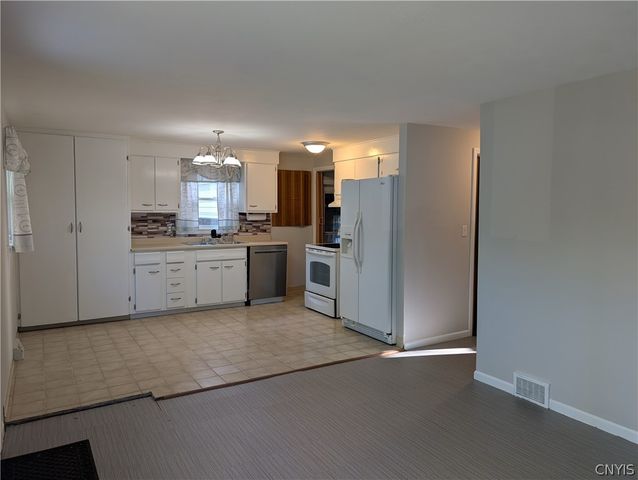 112 Pinewood Drive, Clay, NY 13090