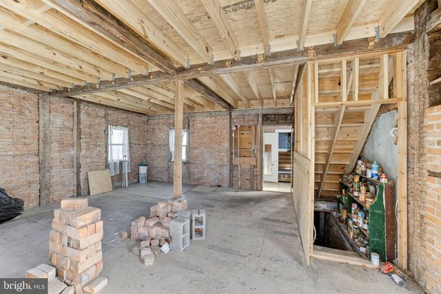 1238 ERDMAN RD, Lykens, PA 17048