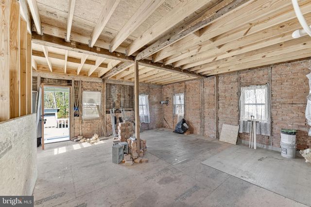 1238 ERDMAN RD, Lykens, PA 17048