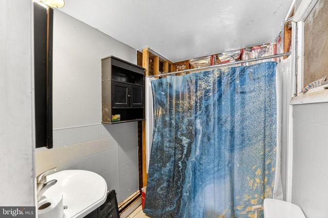 1238 ERDMAN RD, Lykens, PA 17048