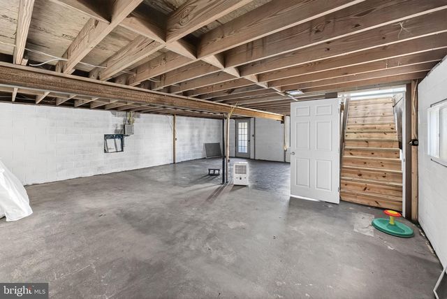 1238 ERDMAN RD, Lykens, PA 17048