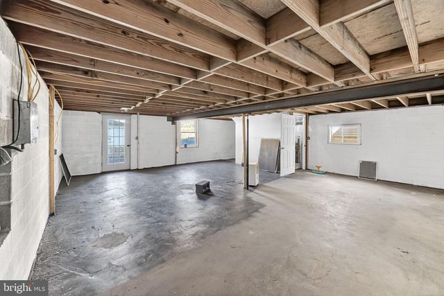 1238 ERDMAN RD, Lykens, PA 17048