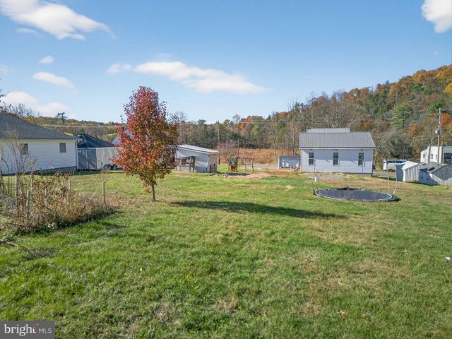 1238 ERDMAN RD, Lykens, PA 17048