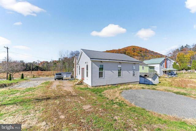 1238 ERDMAN RD, Lykens, PA 17048