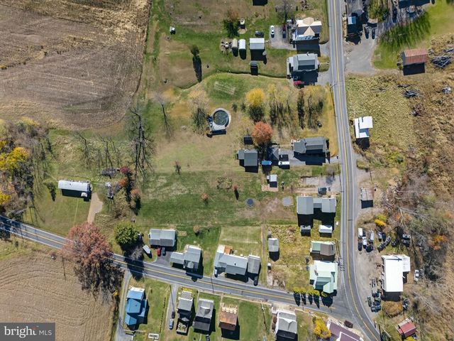 1238 ERDMAN RD, Lykens, PA 17048