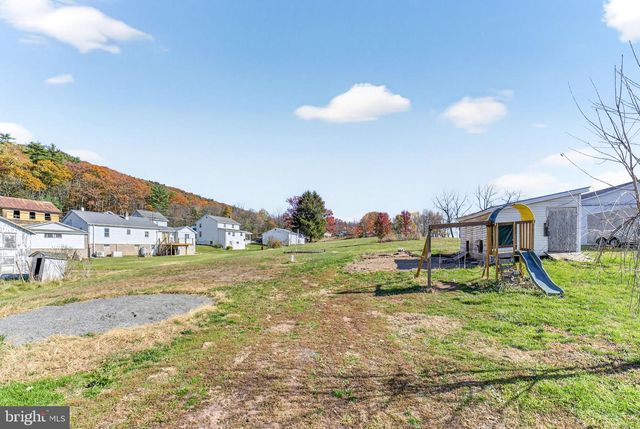 1238 ERDMAN RD, Lykens, PA 17048