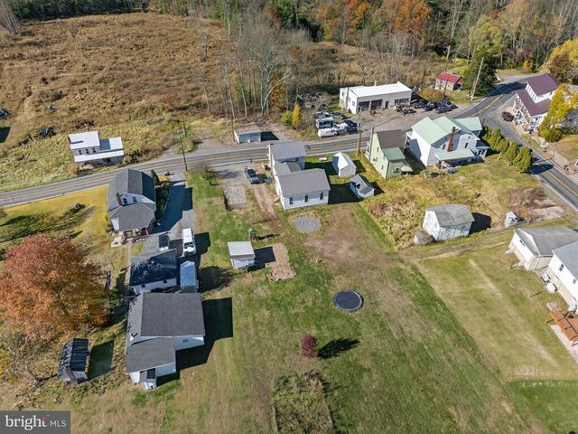 1238 ERDMAN RD, Lykens, PA 17048
