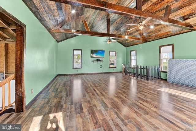 1238 ERDMAN RD, Lykens, PA 17048