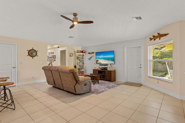 2671 SE Caladium Avenue, Port St Lucie, FL 34952