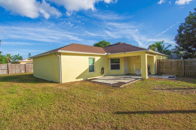 2671 SE Caladium Avenue, Port St Lucie, FL 34952