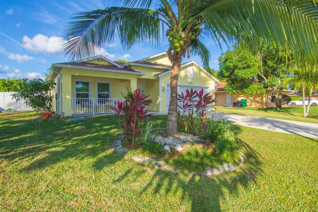 2671 SE Caladium Avenue, Port St Lucie, FL 34952