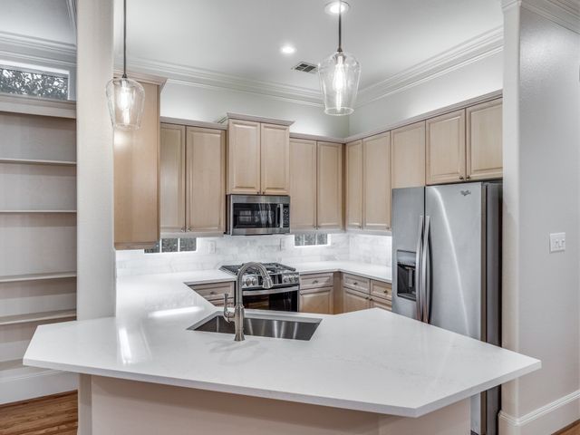 4330 Cole Avenue H, Dallas, TX 75205