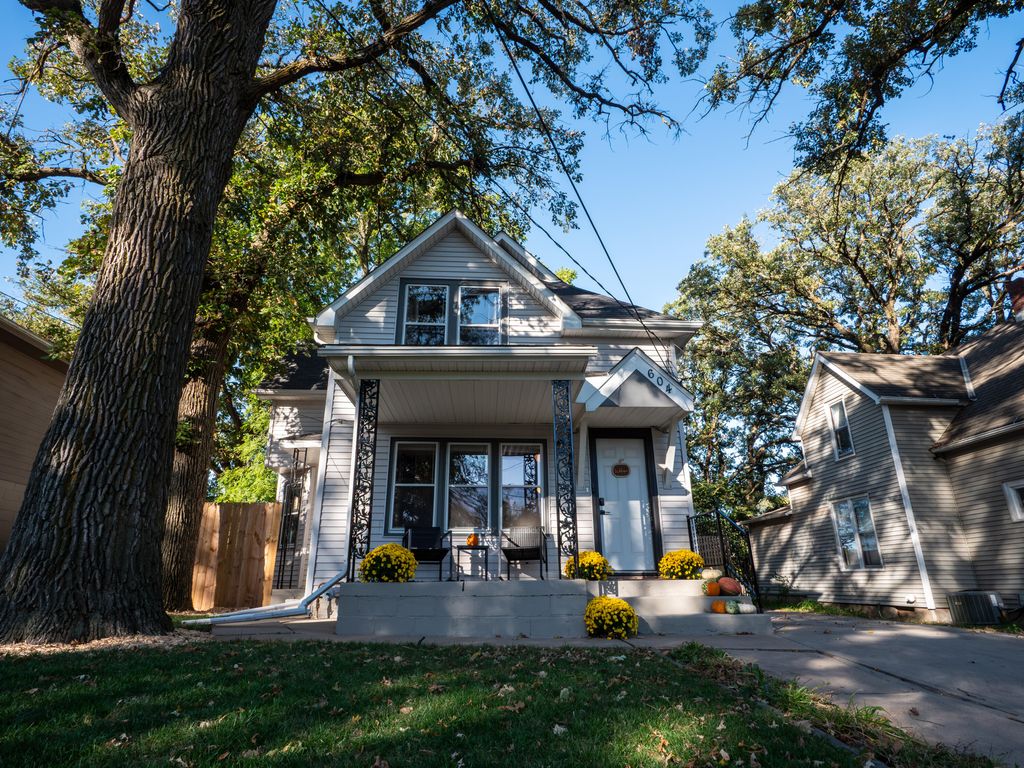 604 HAZEL Street, Council Bluffs, IA 51503