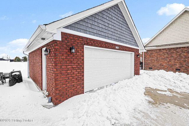 240 Brennan Ct, Shepherdsville, KY 40165