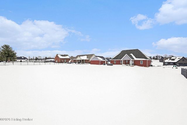 240 Brennan Ct, Shepherdsville, KY 40165