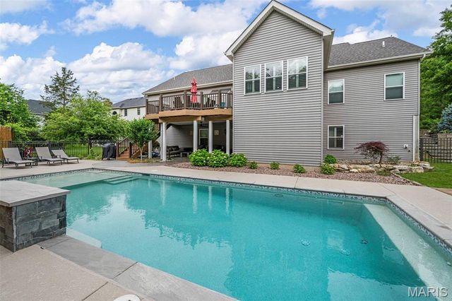 704 Wyndgate Estates Drive, Des Peres, MO 63131